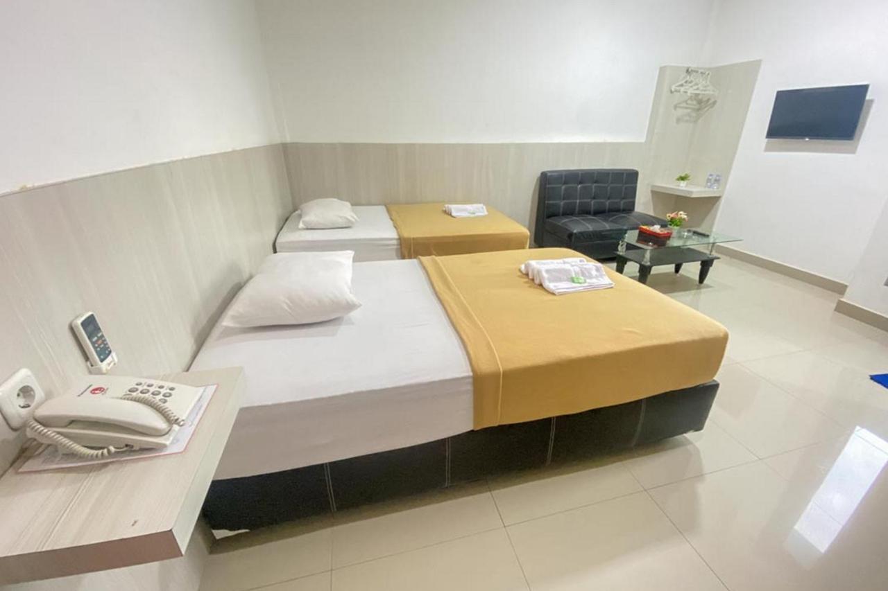 Hotel Giga Sidrap Rappang ภายนอก รูปภาพ