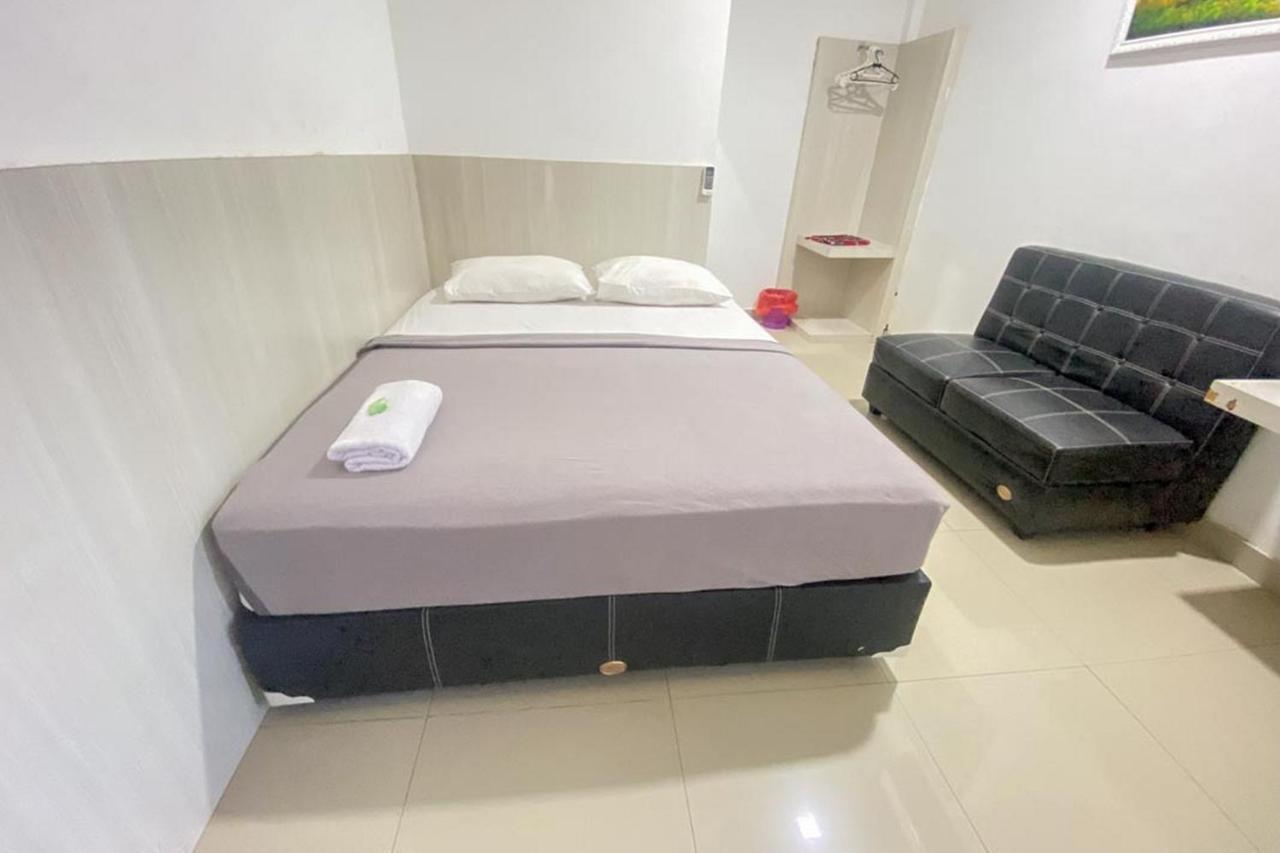 Hotel Giga Sidrap Rappang ภายนอก รูปภาพ