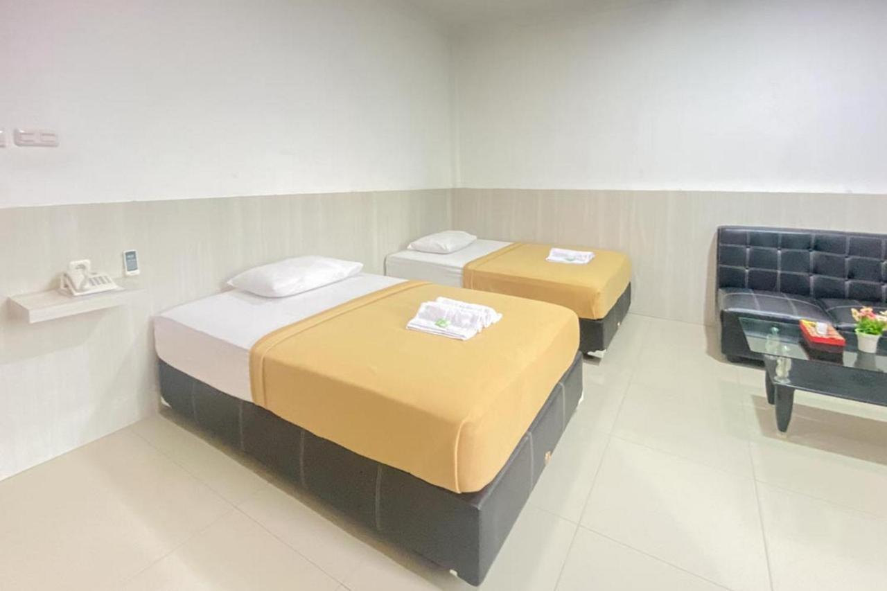 Hotel Giga Sidrap Rappang ภายนอก รูปภาพ